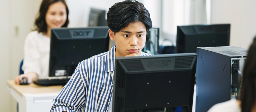 プログラミングスクールの費用相場